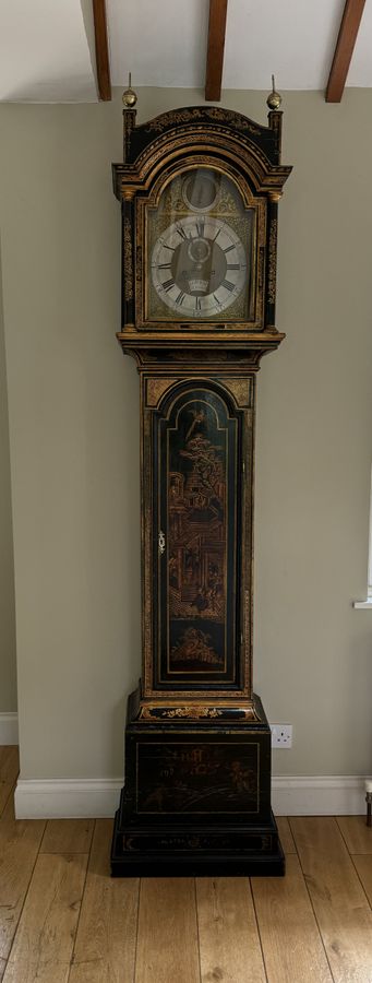 Antique Fantastic quality antique George III lacquered and chinoiserie decorated longcase clock