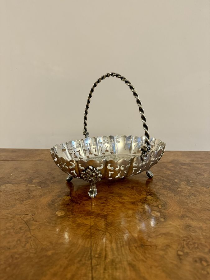 Pretty antique Edwardian silver plated cake basket