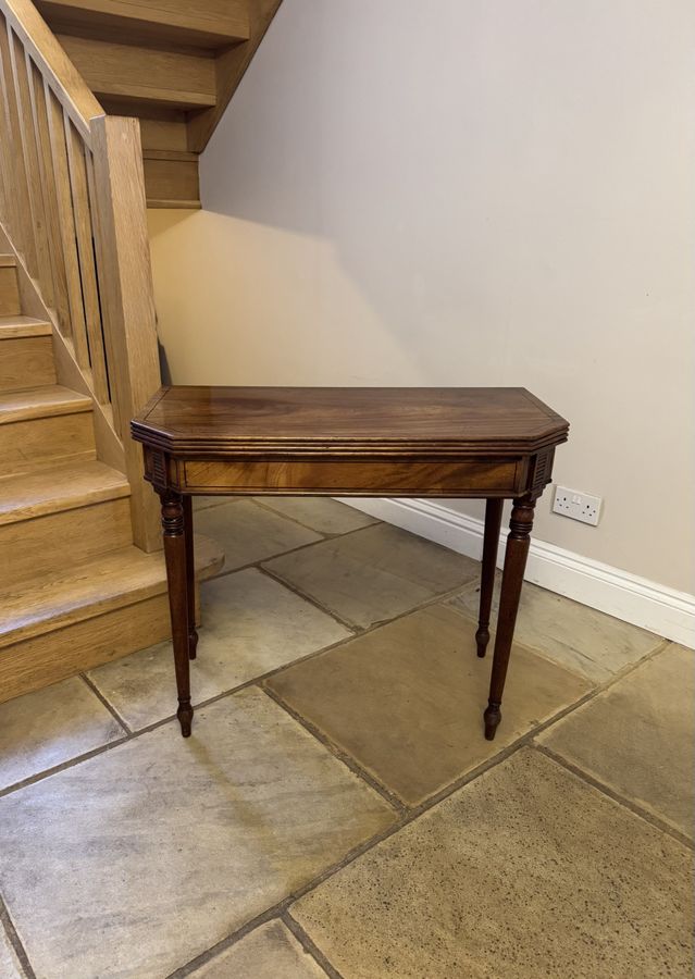 Antique George III quality mahogany tea table