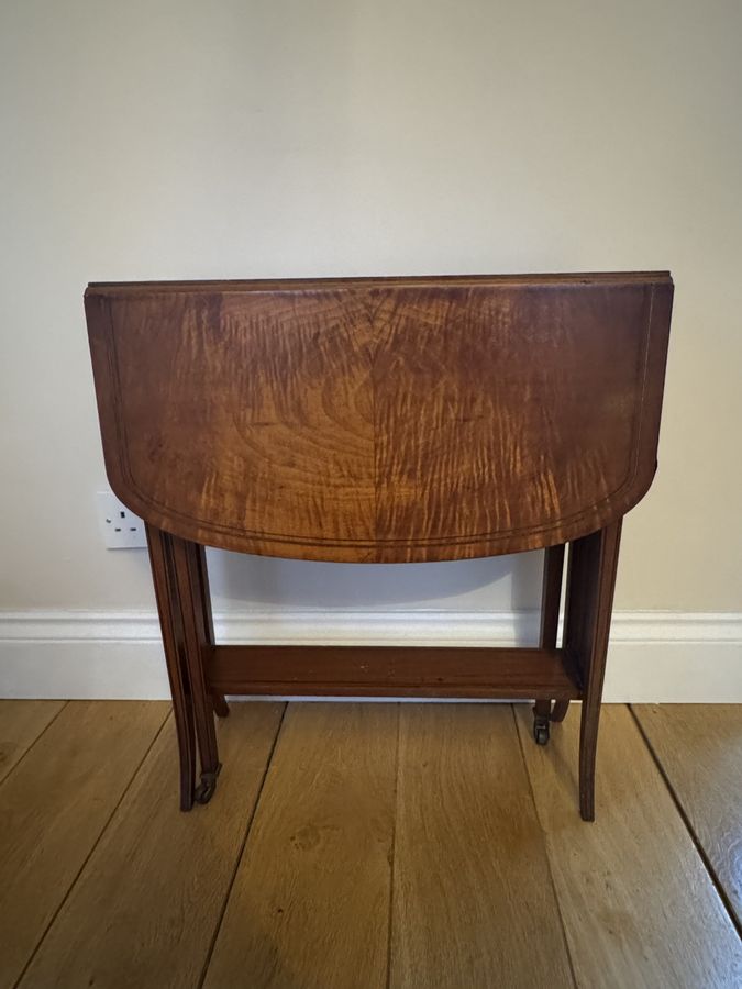 Elegant antique Edwardian Sutherland table by Maple & Co