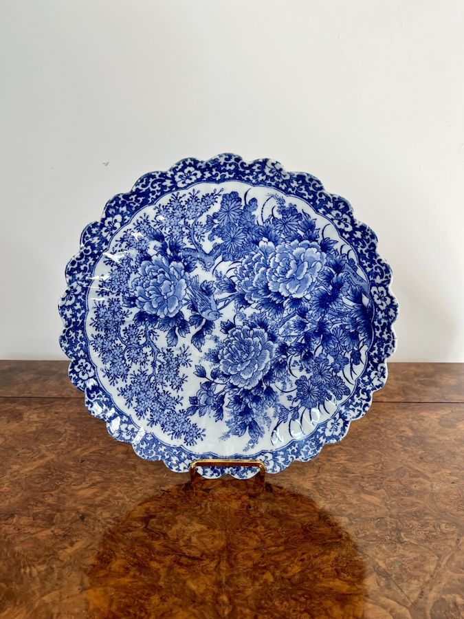 Quality antique Japanese blue and white imari scalloped edge plate 