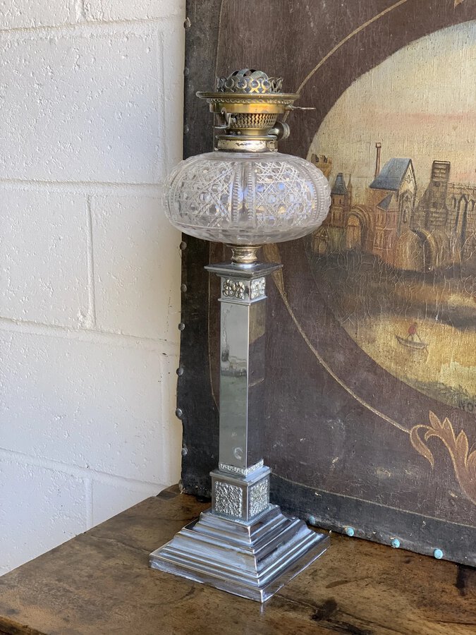 Antique Edwardian Fine Quality Oil Lamp with a Cut Glass Font Bowl with Burner, Makers Hinks Duplex