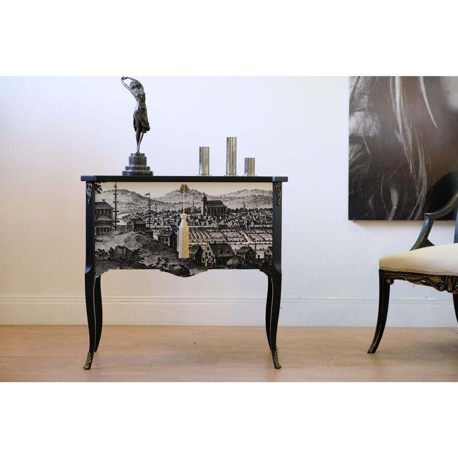 ANTIQUE BRITISH COMMODE WITH PRINT