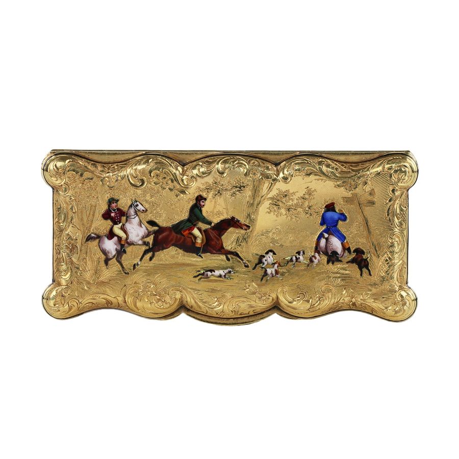 Antique 18K gold enameled snuffbox French work of the 19th century, with scenes of equestrian hunting.