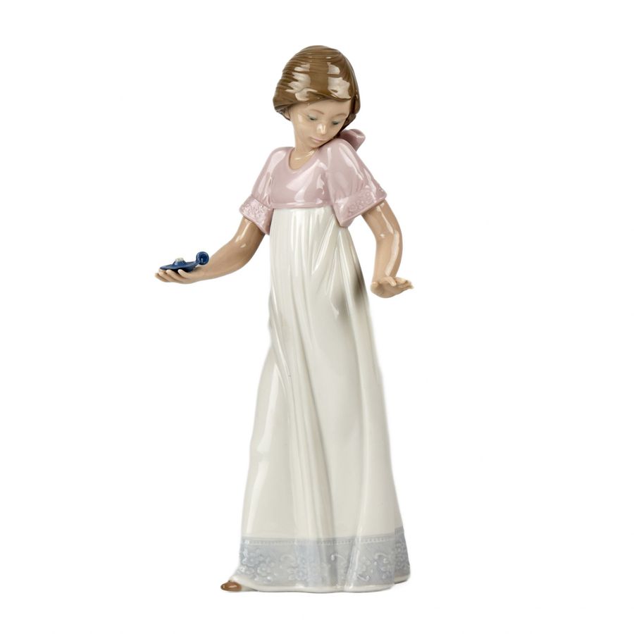 Antique Cute figurine of a young lady with a burnt candle. Ladro, 1991