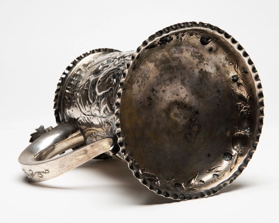 Antique Silver beer goblet with battle scenes. First half of the 19th century.