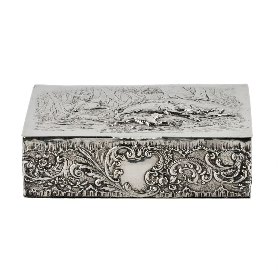 Antique Silver cigar box with a boar-baiting scene. The turn of the 19th-20th centuries.