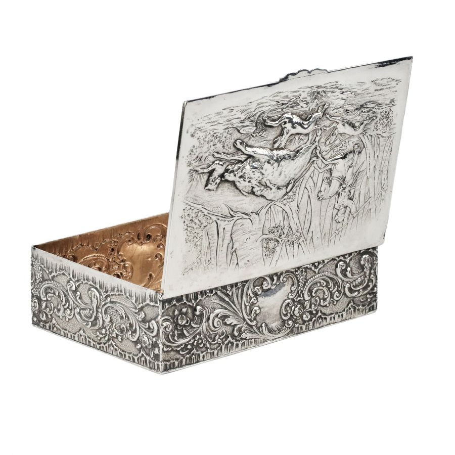 Antique Silver cigar box with a boar-baiting scene. The turn of the 19th-20th centuries.