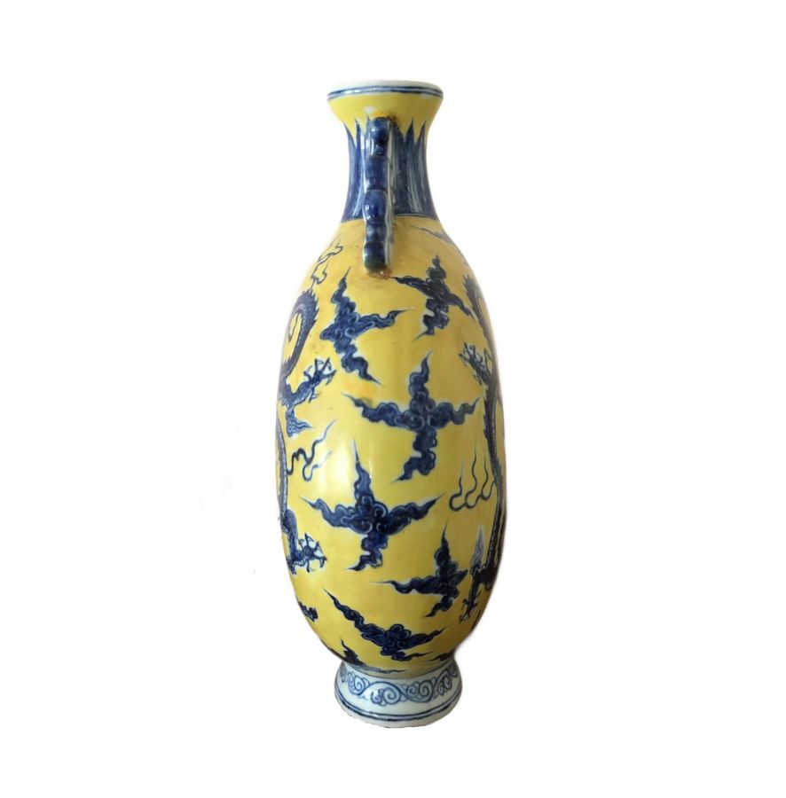Antique Porcelain vase. Wanli. Republican period 1912-1949