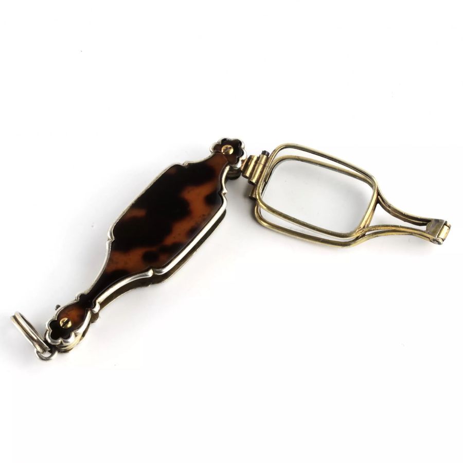 Antique Foldable tortoiseshell lorgnette.