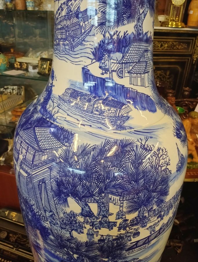 Antique Mind porcelain vase