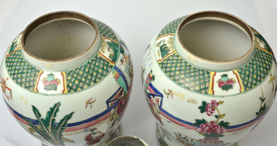 Antique Chinese porcelain vases, urns (2 pcs)