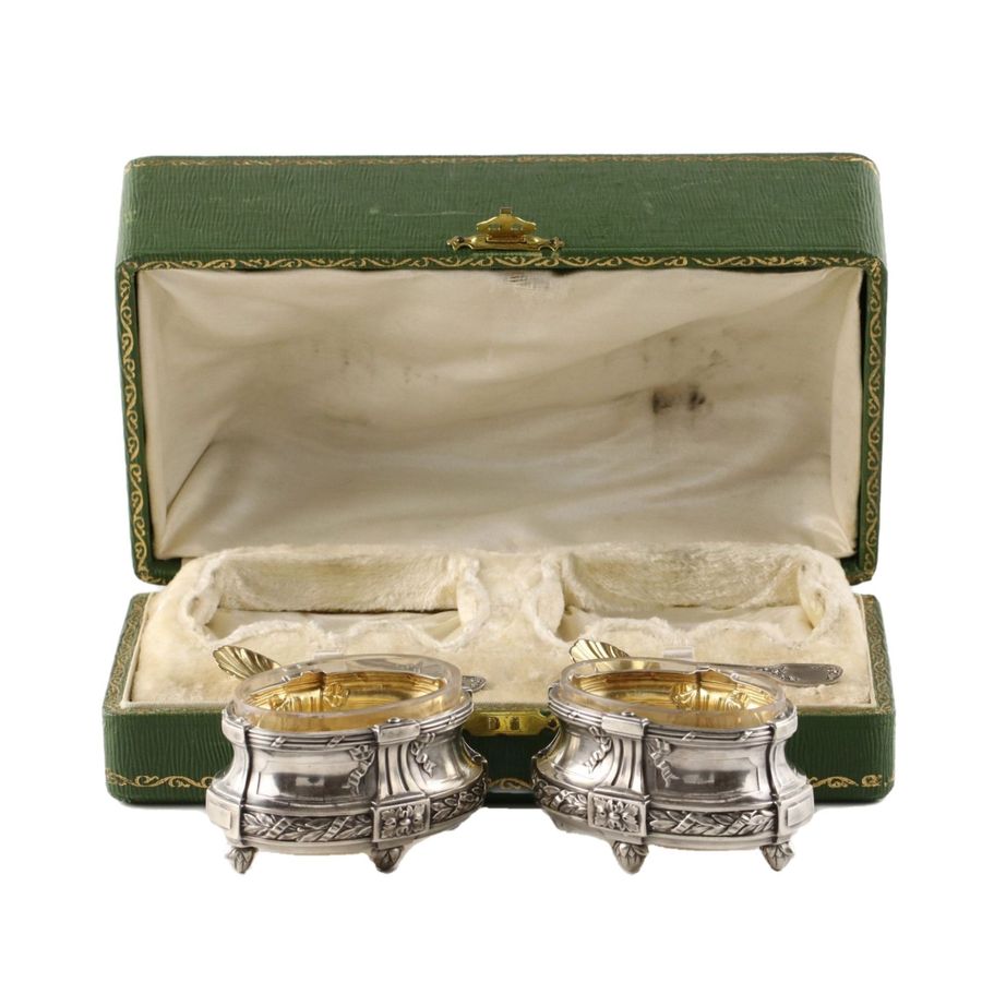 Antique A pair of salt cellars in a gift case.