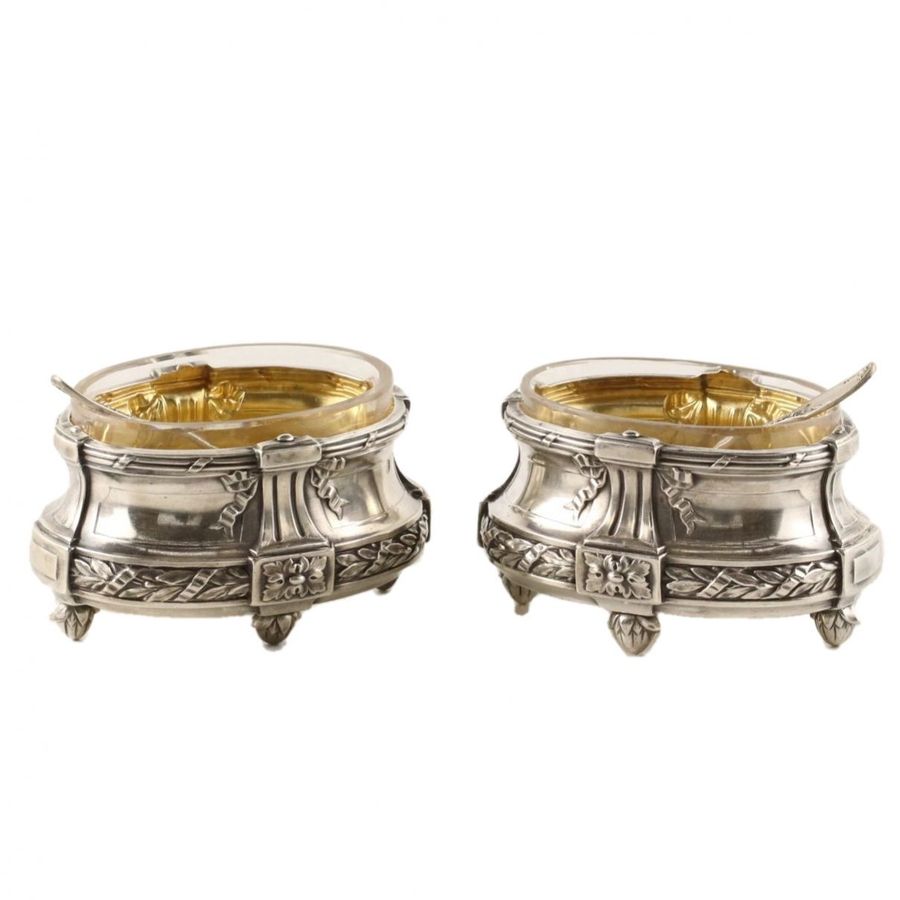 Antique A pair of salt cellars in a gift case.