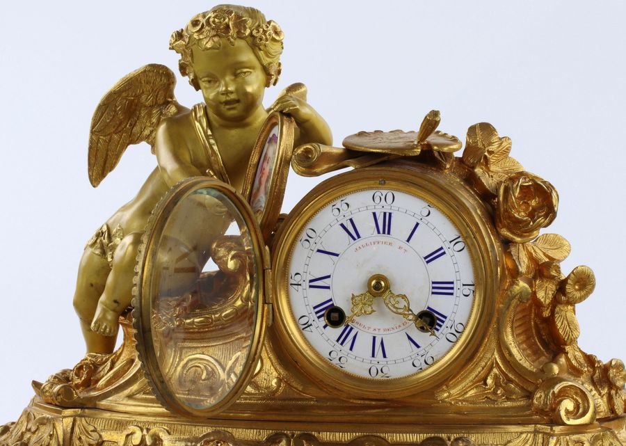 Antique Mantel clock Allegories of Painting of gilded bronze 1920