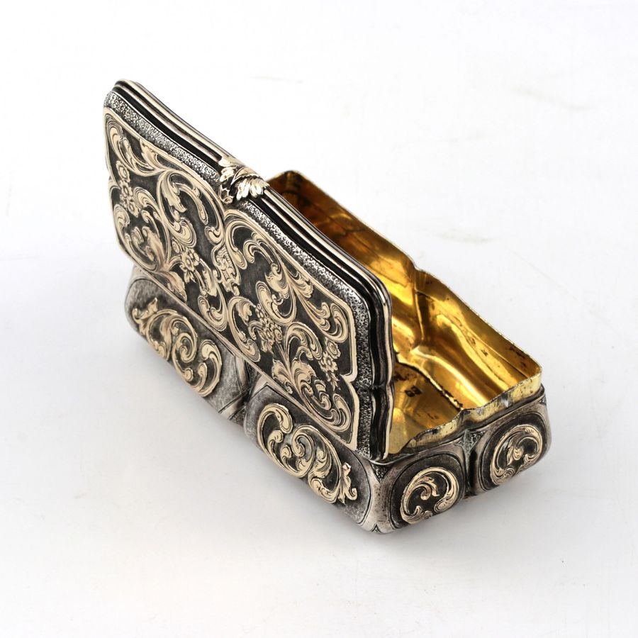 Antique Russian silver snuffbox with gold decor. Mid 19th century.