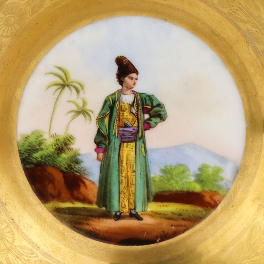 Antique Russian porcelain saucer from private factories of the 1820s. Persan (Persian).