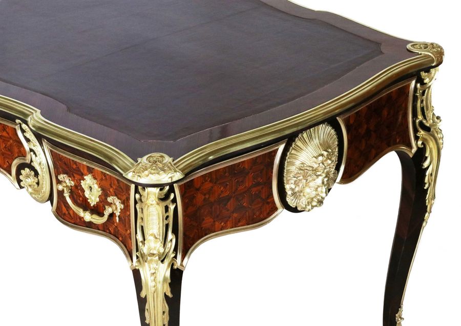 Antique Magnificent writing desk in wood and gilded bronze, Louis XV style.