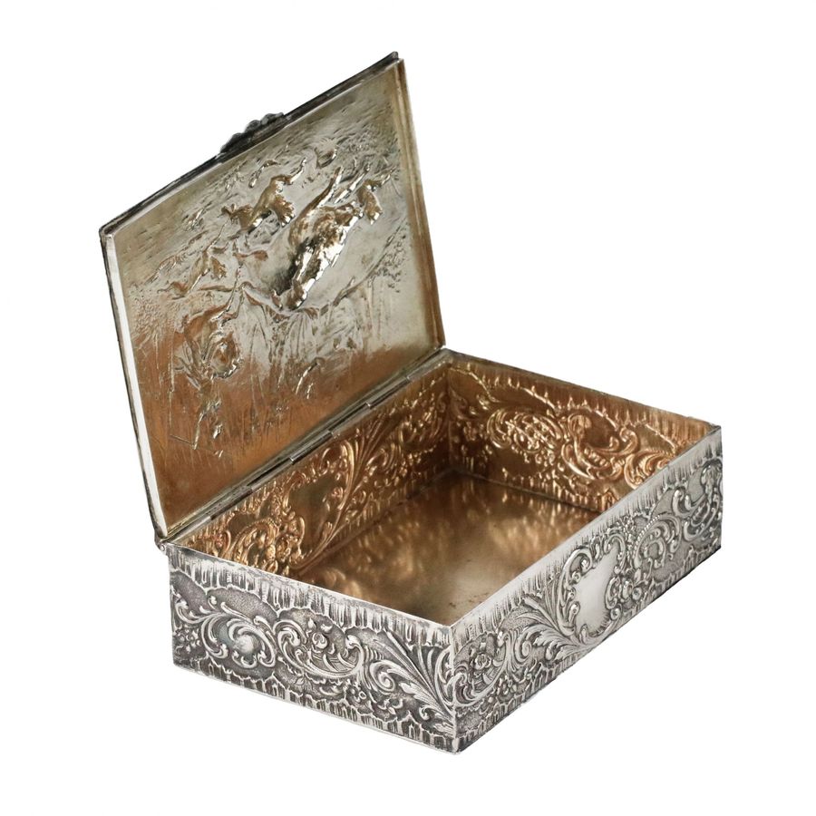 Antique Silver cigar box with a boar-baiting scene. The turn of the 19th-20th centuries.