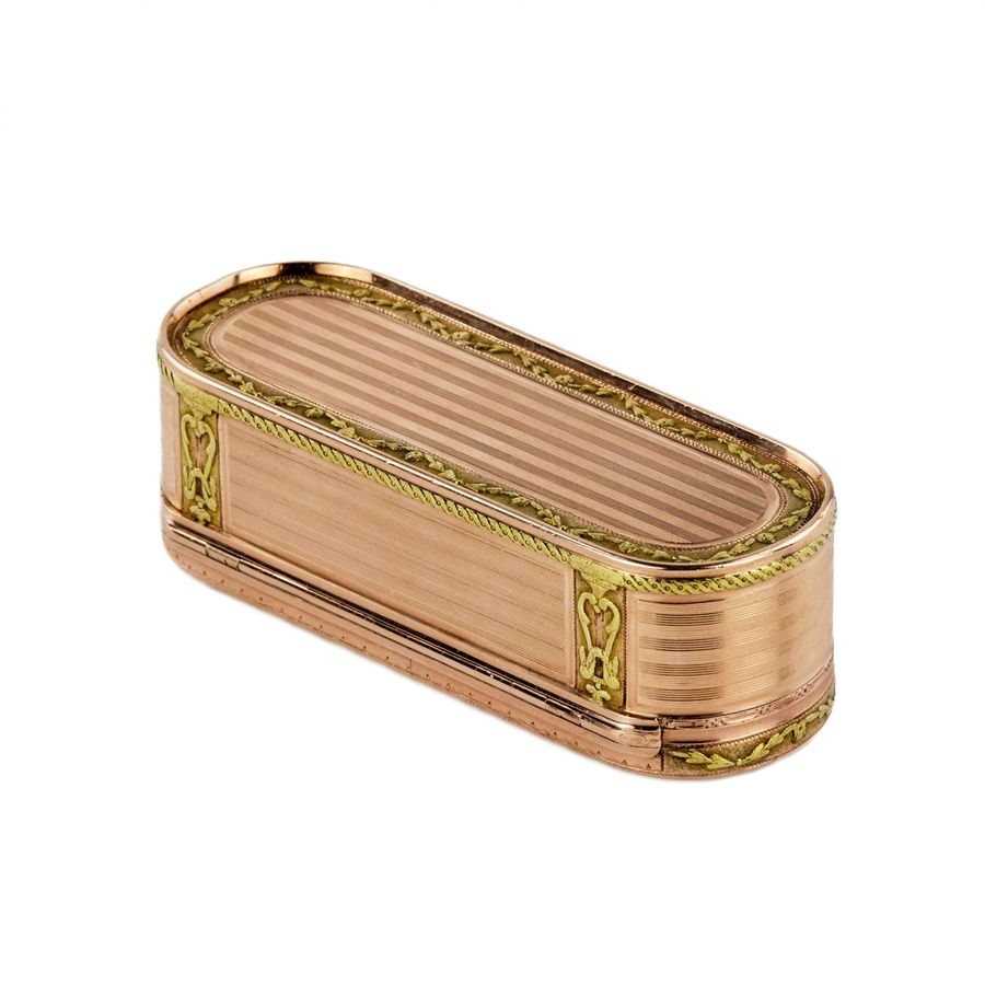 Antique Snuffbox in two-tone gold. France. The turn of the 19th-20th centuries.