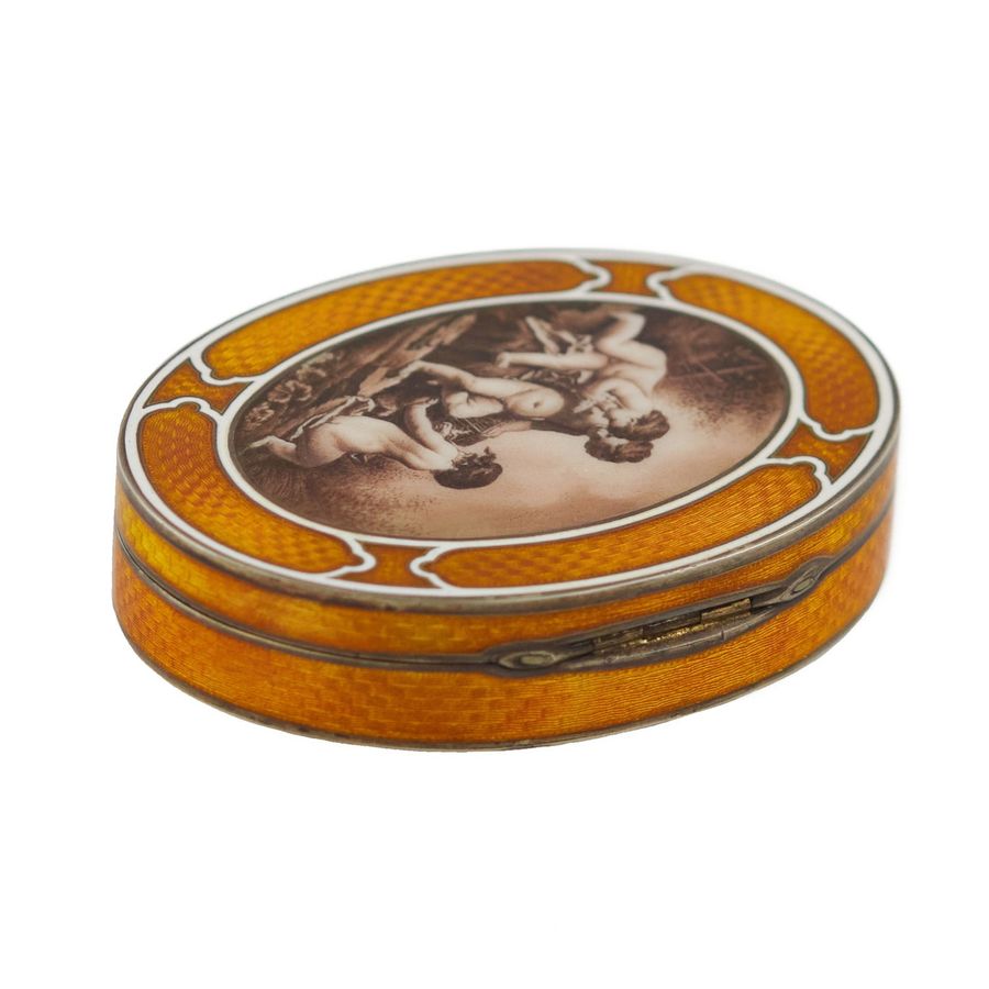 Antique Silver snuff box of aristocratic proportions in guilloché enamel. Austria early 20th century.