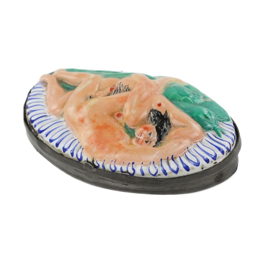 Antique Snuffbox with an image of an erotic scene. 19th century.