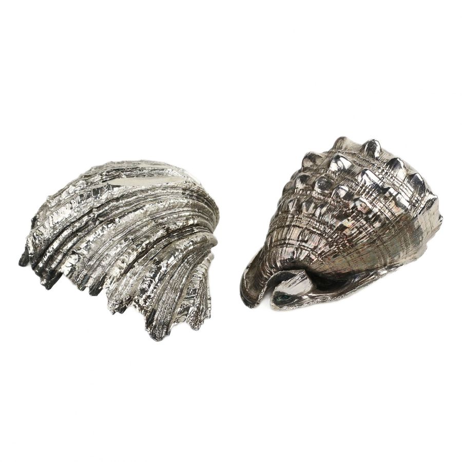 A pair of decorative shells by Buccellati. Italy, 20th century.