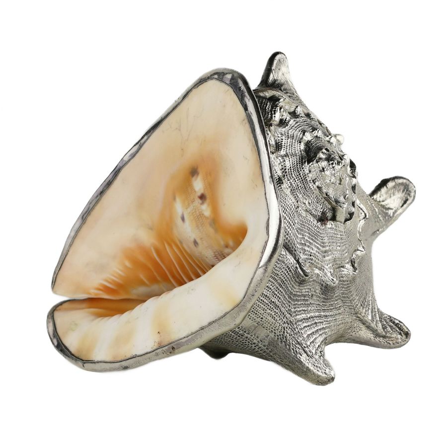 Decorative shell by Buccellati. Italy, 20th century.