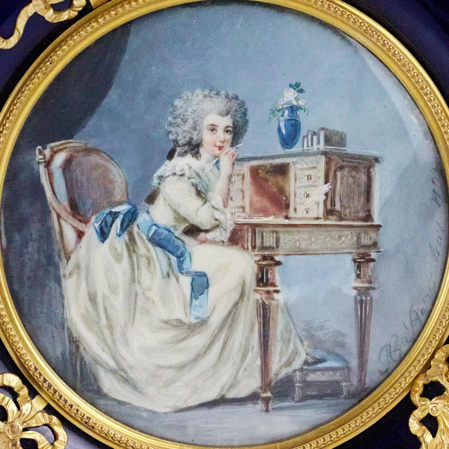 Antique Round porcelain box with a miniature in the style of Louis XVI.