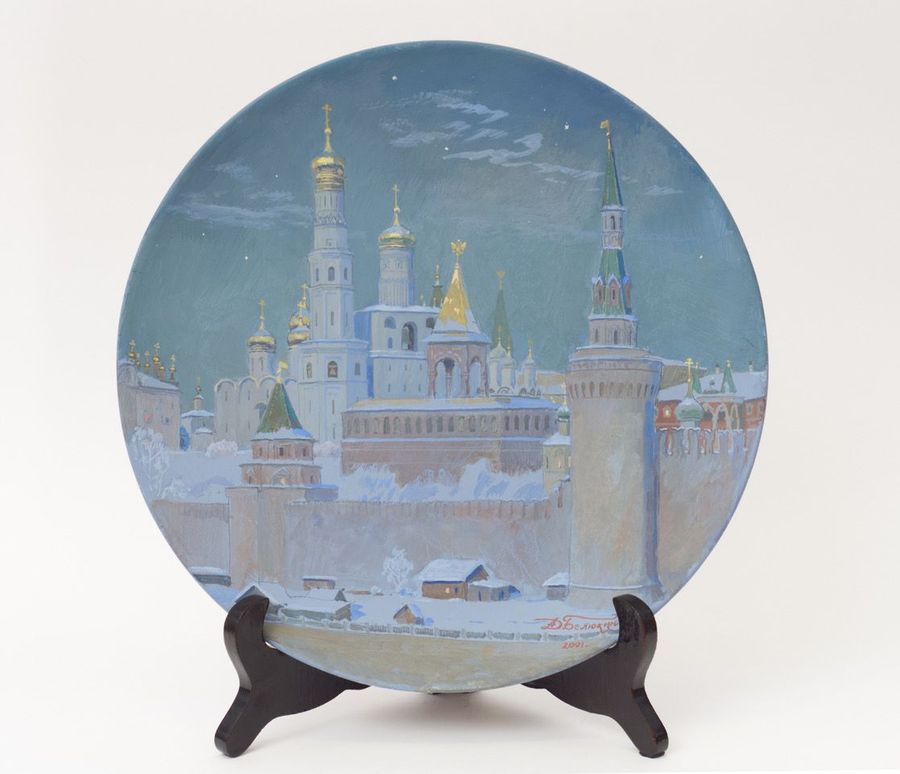 Antique A collection of 13 painted plates by famous Russian painters