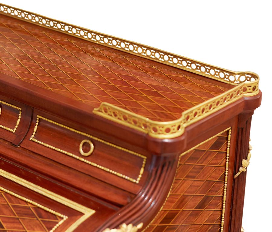 Antique E.KAHN. A magnificent cylindrical bureau in mahogany and satin wood with gilt bronze.