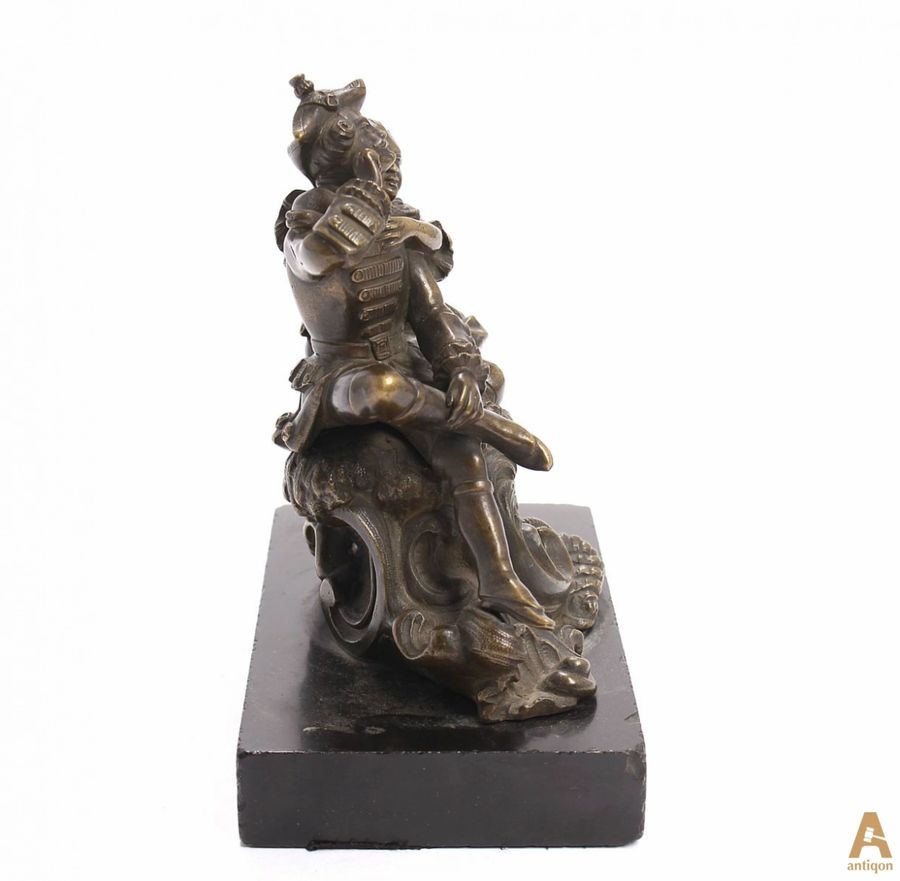 Antique Sculpture Romantic couple