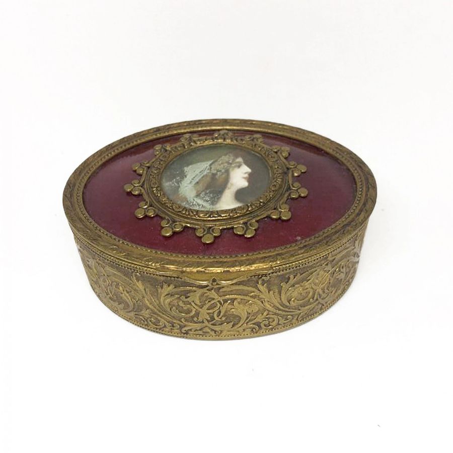 Antique Oval jewelry box . 19th century