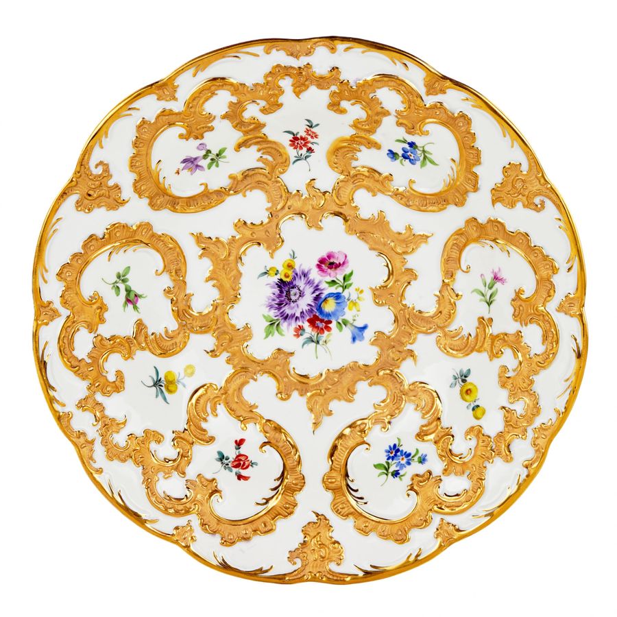 Antique An elegant Meissen porcelain dish.