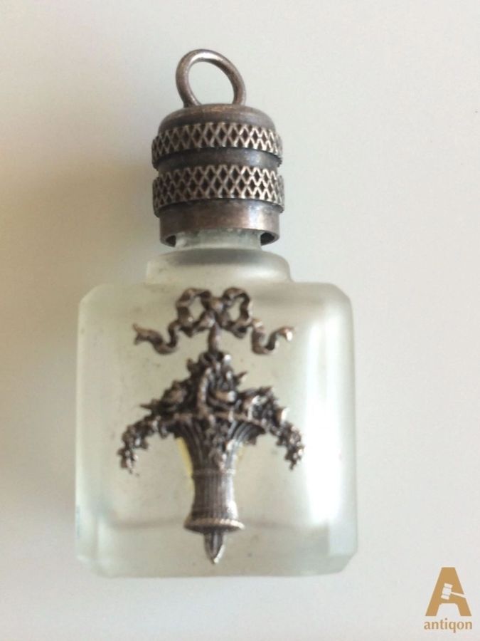 Perfume bottle