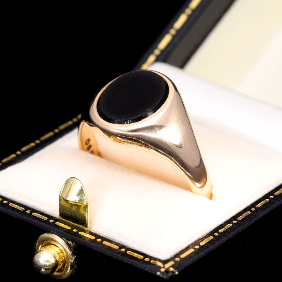 Antique The Vintage 1966 Onyx Classic Signet Ring