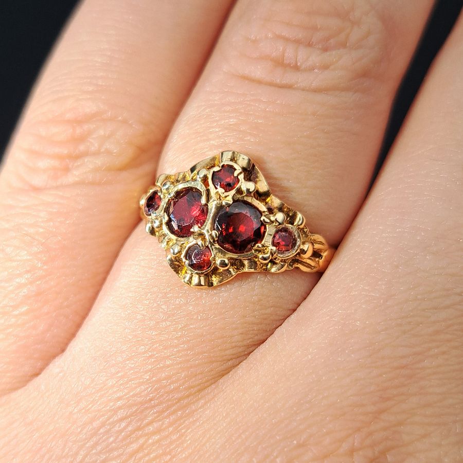 Antique The Vintage 1972 Garnet Cluster Ring