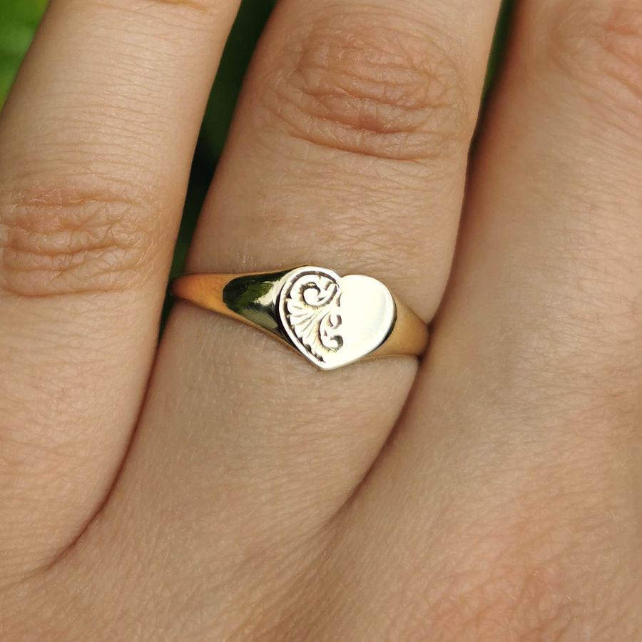 Antique The Vintage 1985 Heart Signet Ring