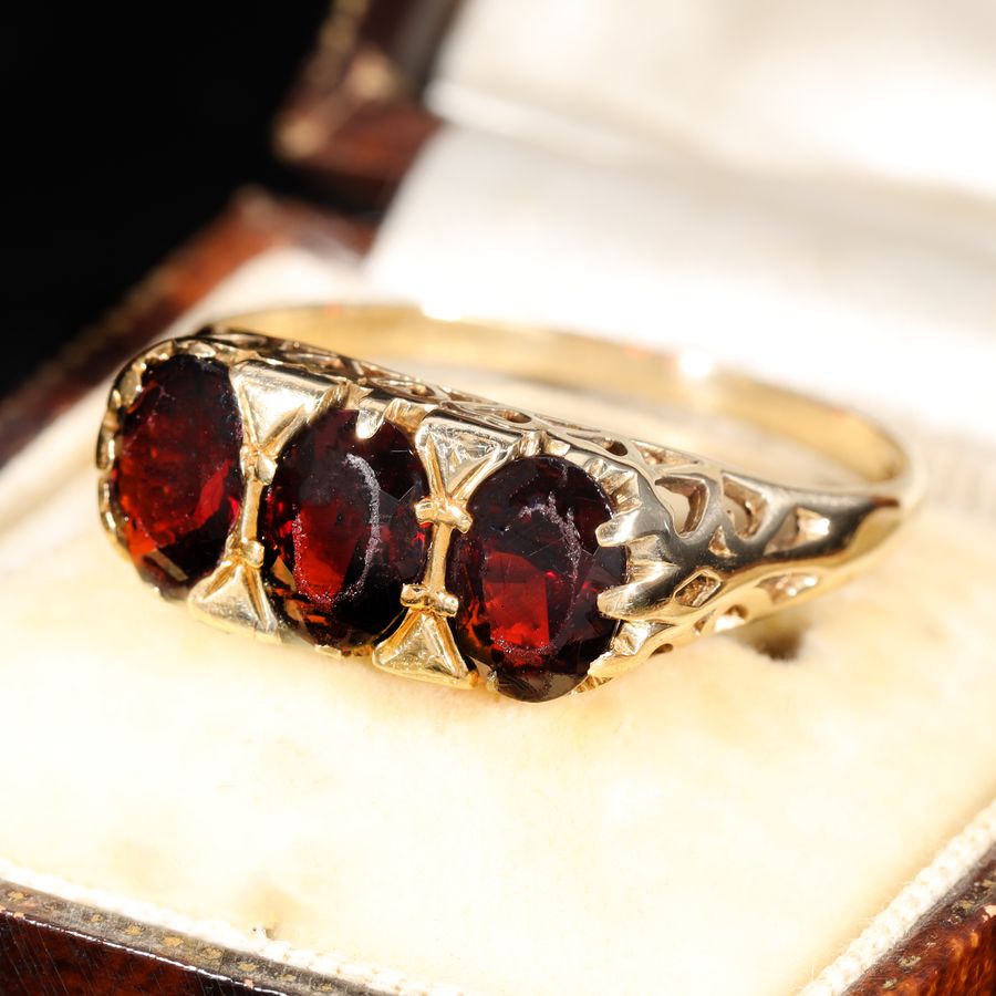 Antique The Vintage 1989 Three Garnet Ring