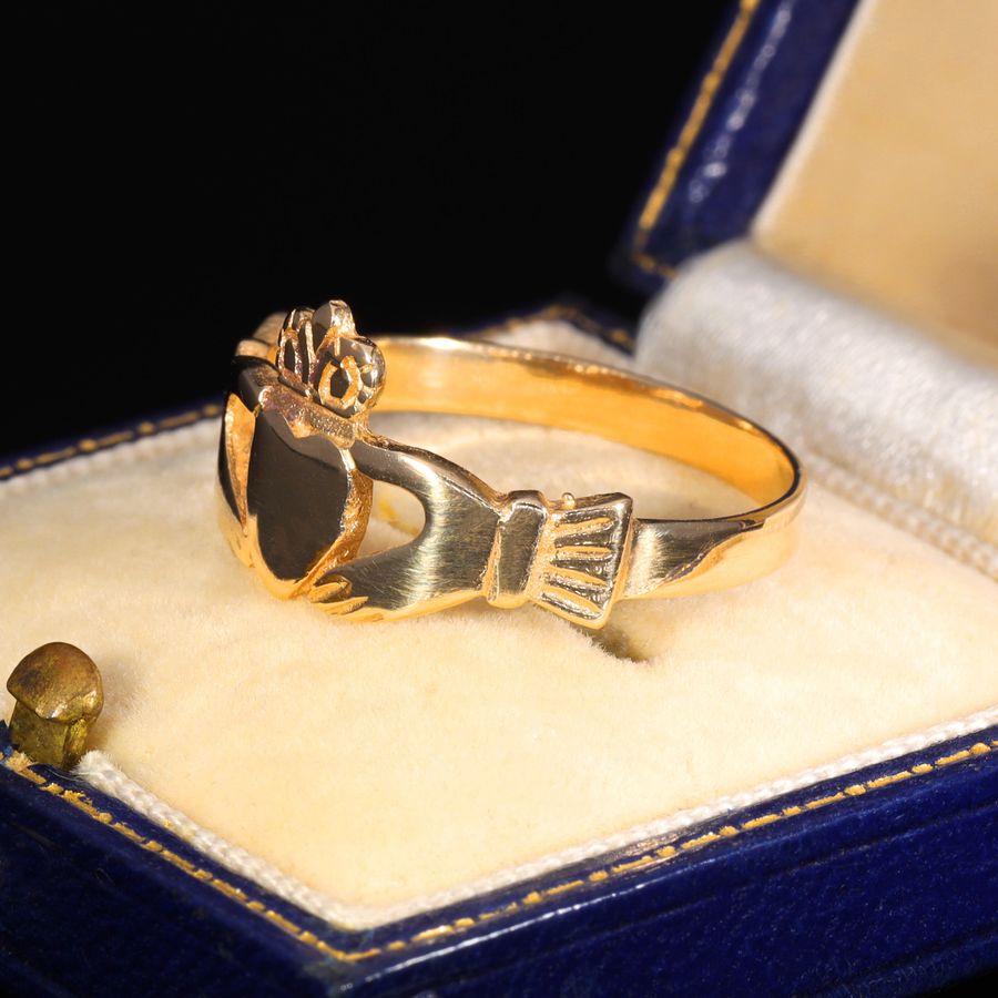 Antique The Vintage 1993  9ct Gold Claddagh Traditional Ring