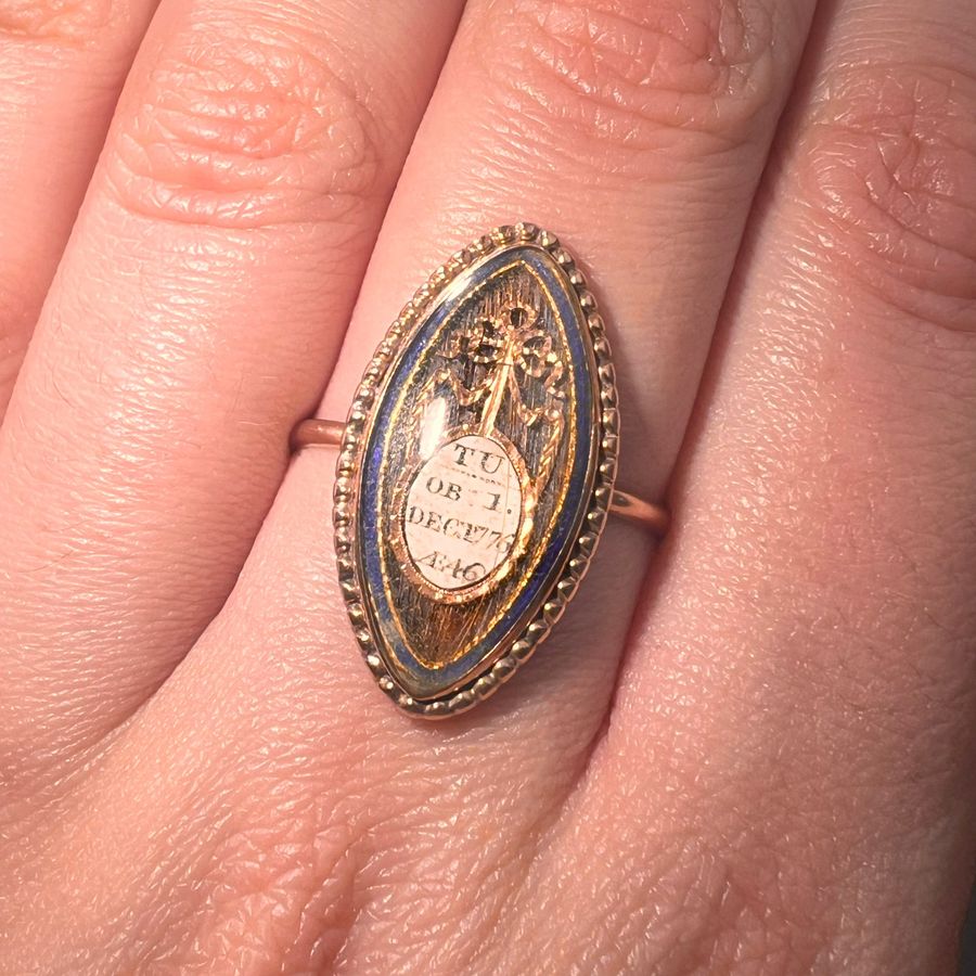 Antique The Antique Georgian 1776 Ornate Glass Panel Mourning Ring