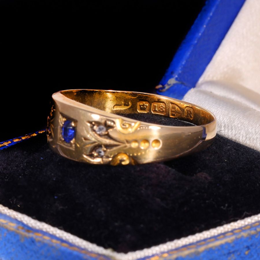 Antique The Antique Victorian 1900 Sapphire and Diamond Classic Ring