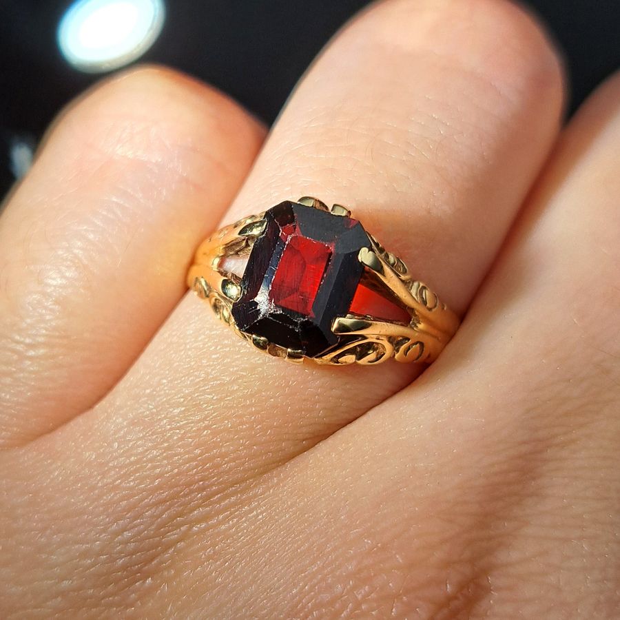 Antique The Vintage 1991 Garnet Solitaire Signet Ring