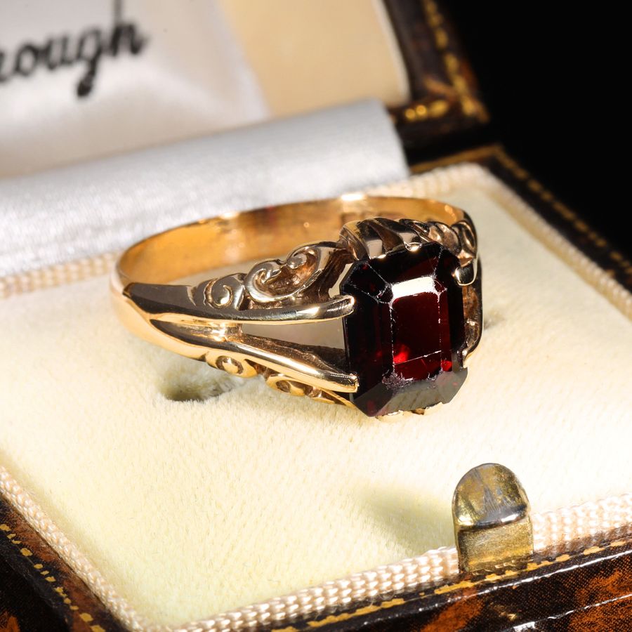 Antique The Vintage 1991 Garnet Solitaire Signet Ring