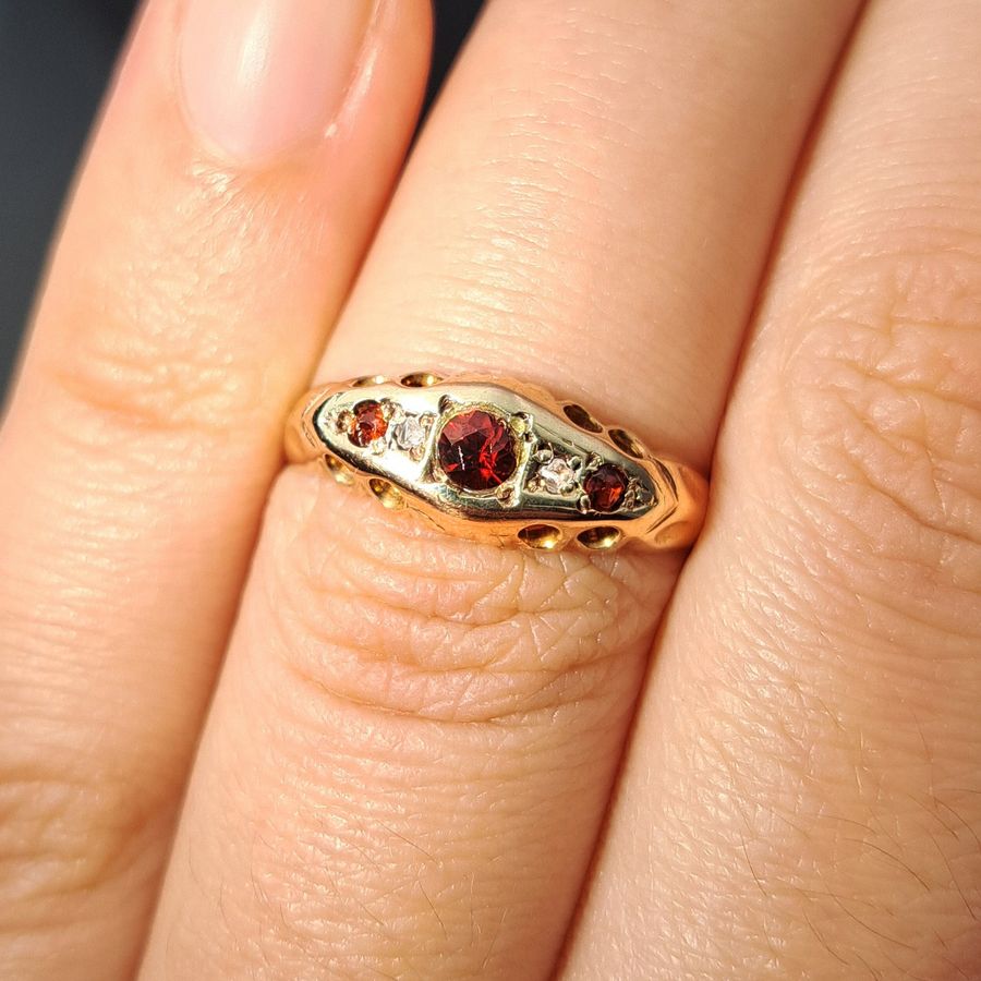 Antique The Vintage 1929 Garnet and Diamond Ring