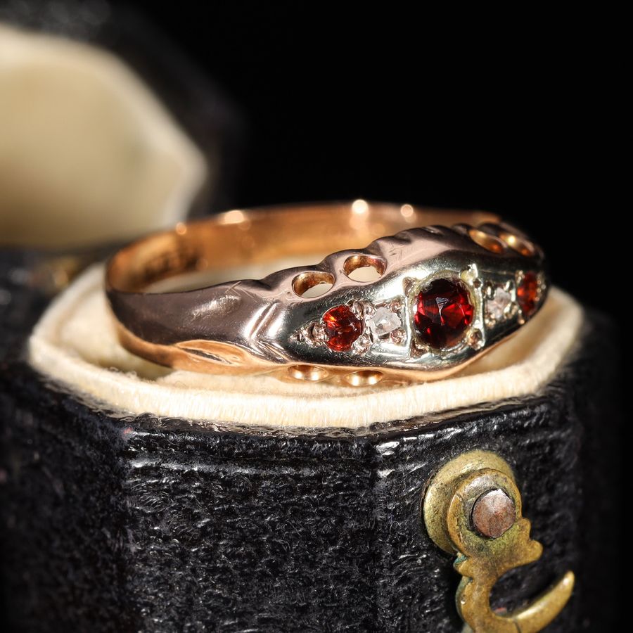 Antique The Vintage 1929 Garnet and Diamond Ring