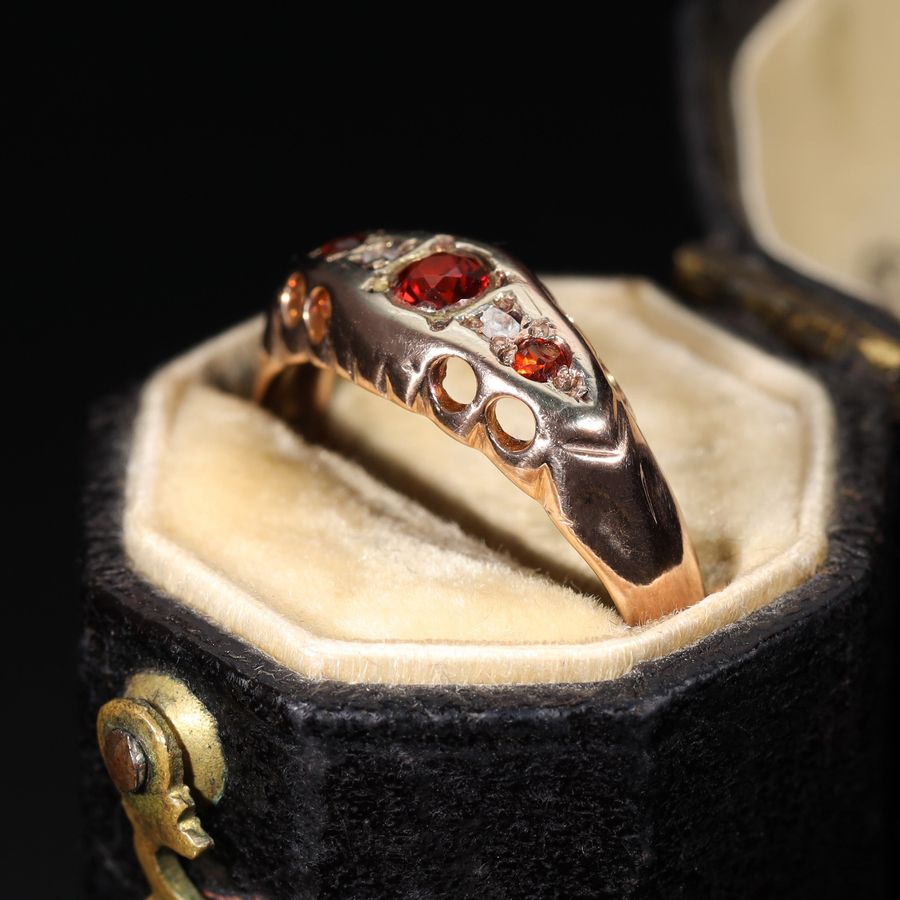 Antique The Vintage 1929 Garnet and Diamond Ring