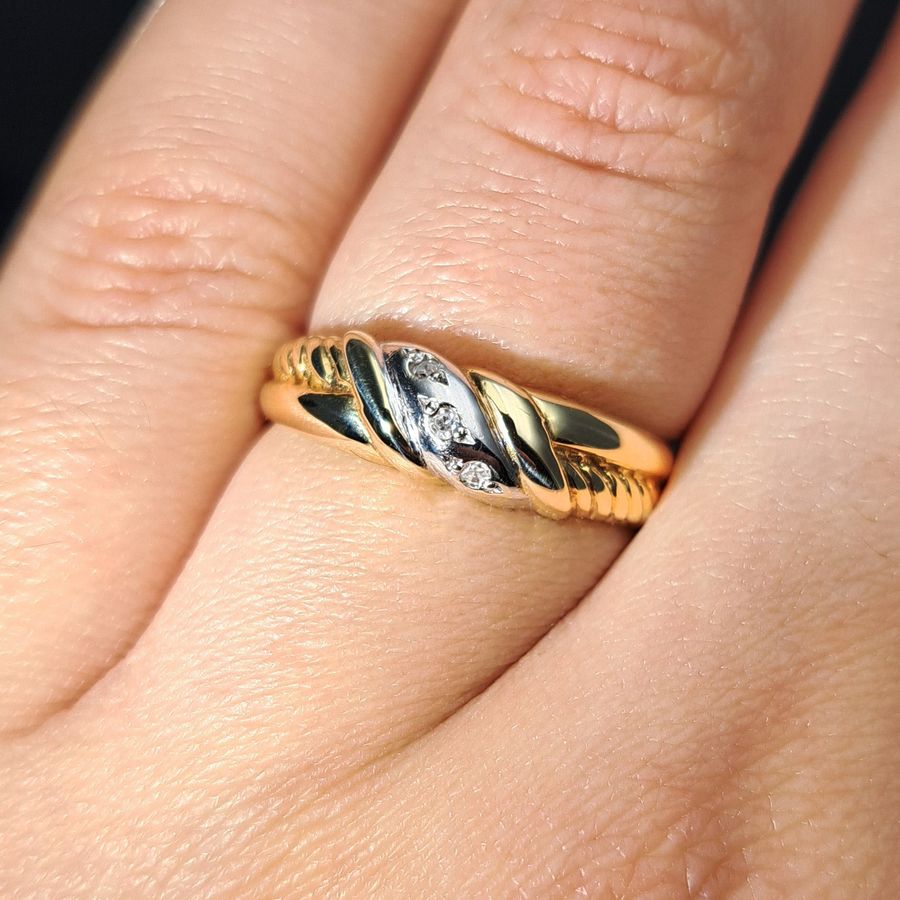 Antique The Vintage 1995 Two Tone Single Cut Diamond Wave Ring