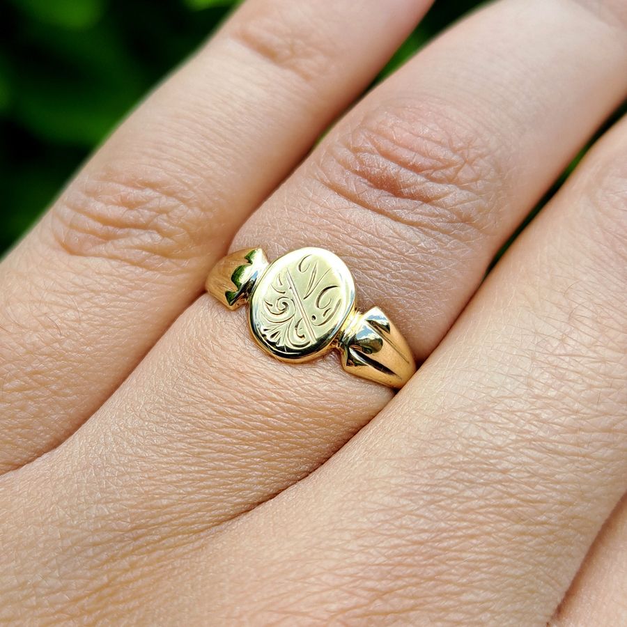 Antique The Vintage 1955 Engraved Oval Signet Ring