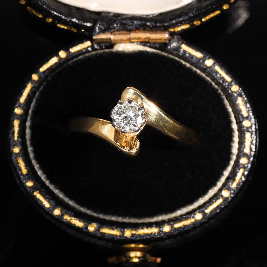 Antique The Vintage 1977 Brilliant Cut Diamond Crossover Ring